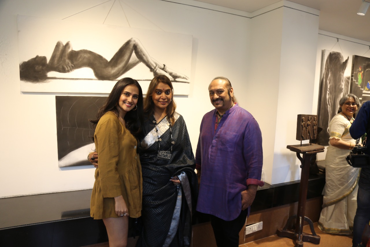 Actor Jackie Shroff Graces A Painting Exhibition of master artists Gautam and Rupali Patole 