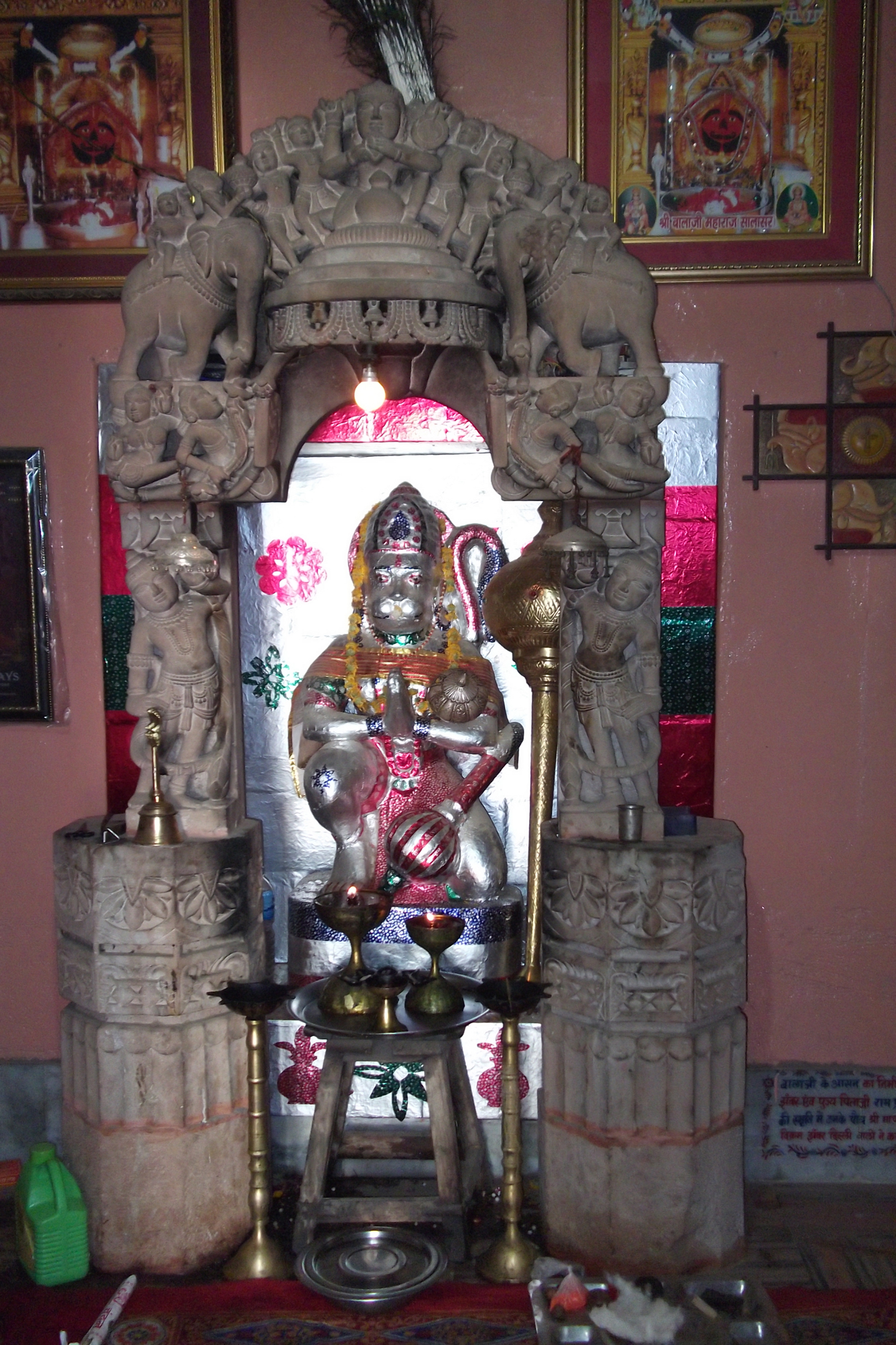इच्छाएँ पूरी करते हैं इच्छापूर्ण बालाजी