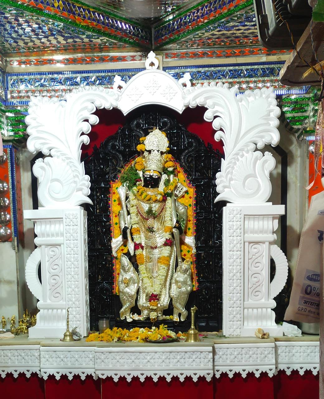 डूंगरपुर जिले के भीलूड़ा गाँव का रघुनाथ मन्दिर कराता है एक साथ राम और कृष्ण की छवि के दर्शन
