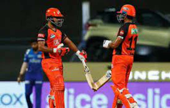 हैदराबाद की मुंबई पर रोमांचक जीत
