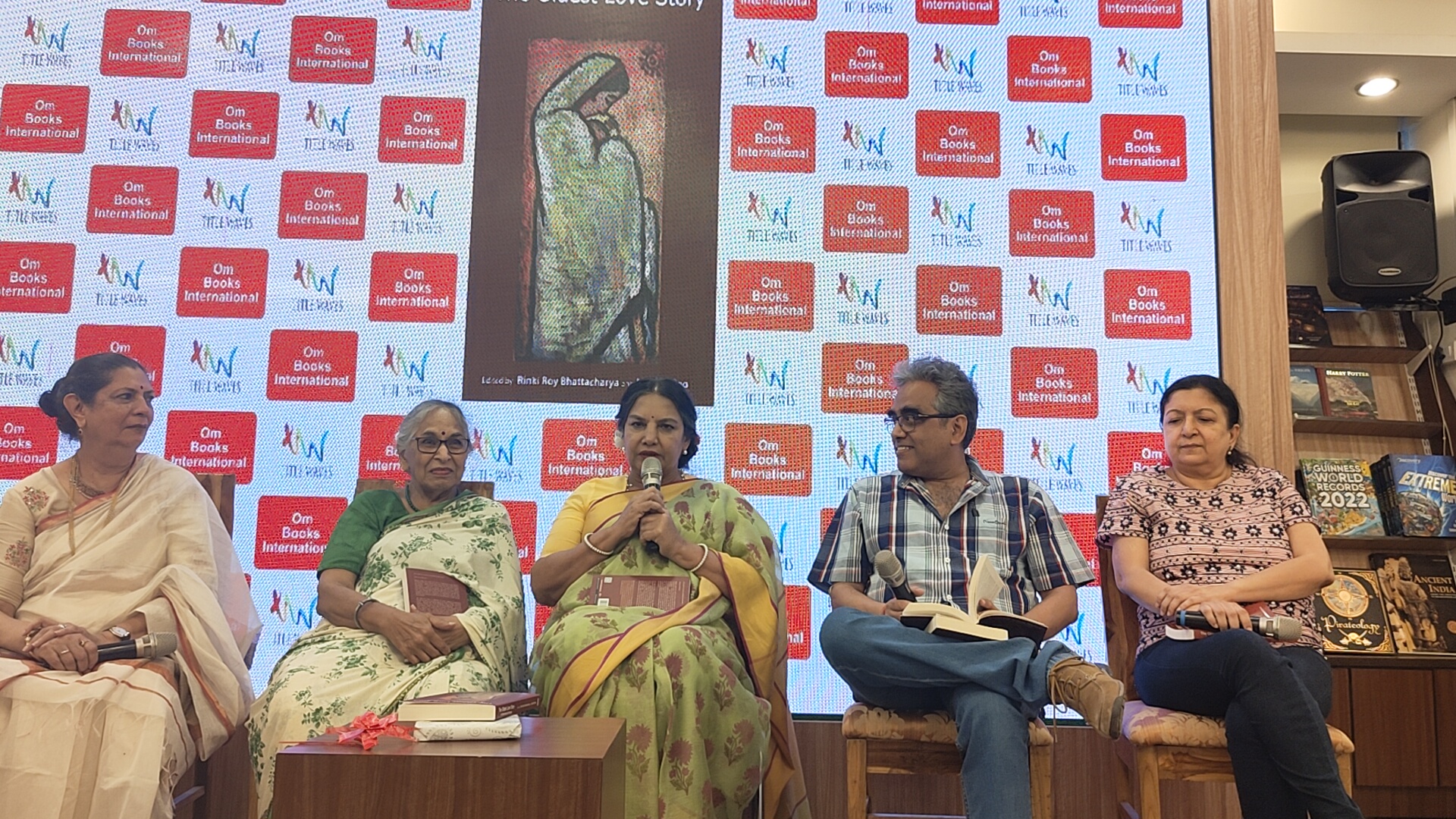Shabana Azmi, Ajay Mago, Shantanu Ray Chaudhuri, Maithili Rao, Rinki Roy Bhattacharya launch Om Books International's The Oldest Love Story at Title Waves, Bandra