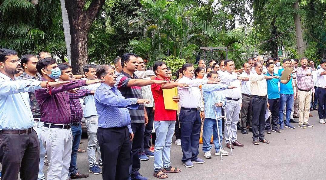 कलेक्टर ने सद्भावना दिवस पर दिलाई शपथ