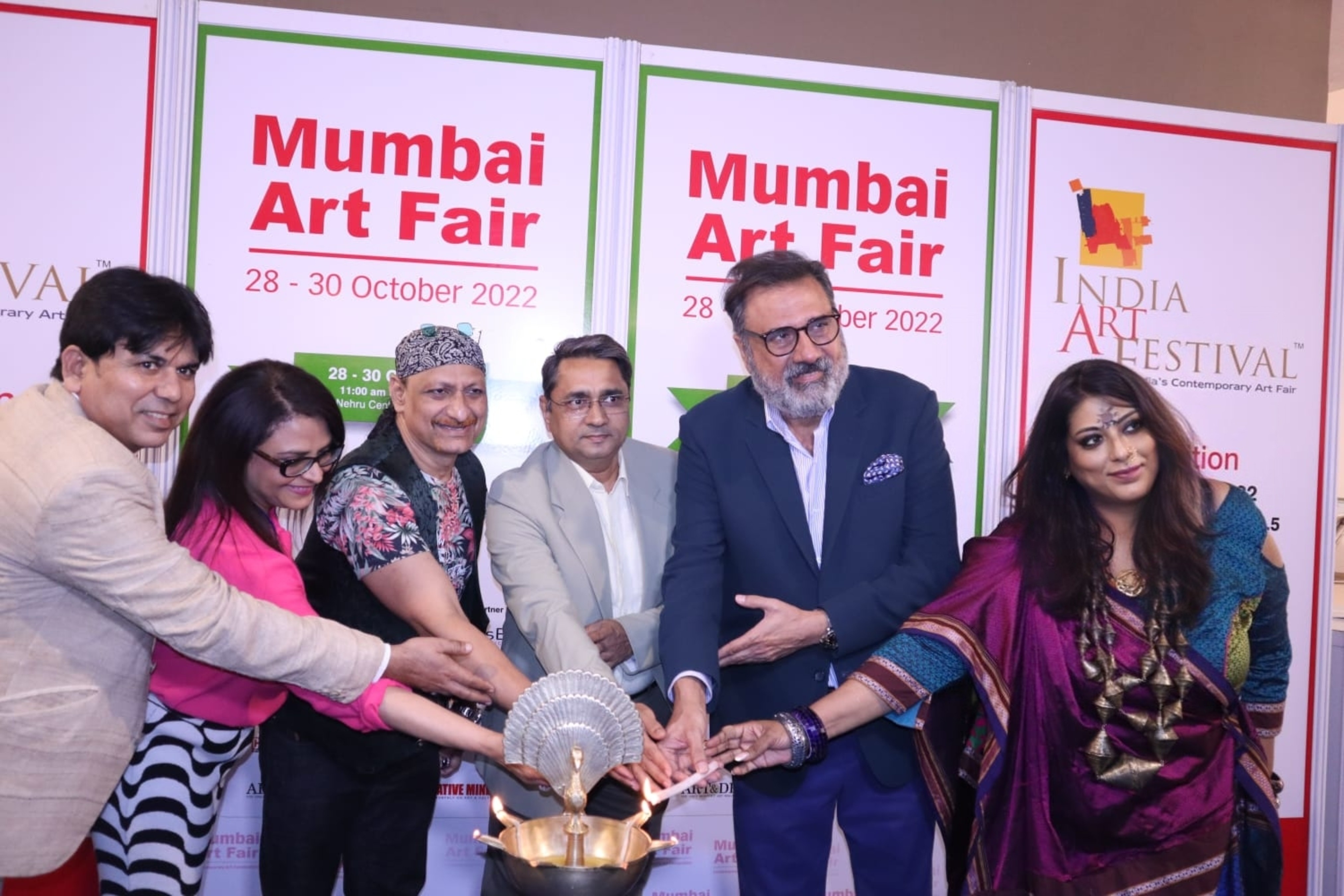Boman Irani inaugurates Mumbai Art Fair, leaves artists overwhelmed with his sincerity, simplicity and support