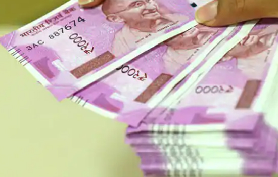 रूपया 12 पैसे की तेजी के साथ 81.67 प्रति डॉलर पर