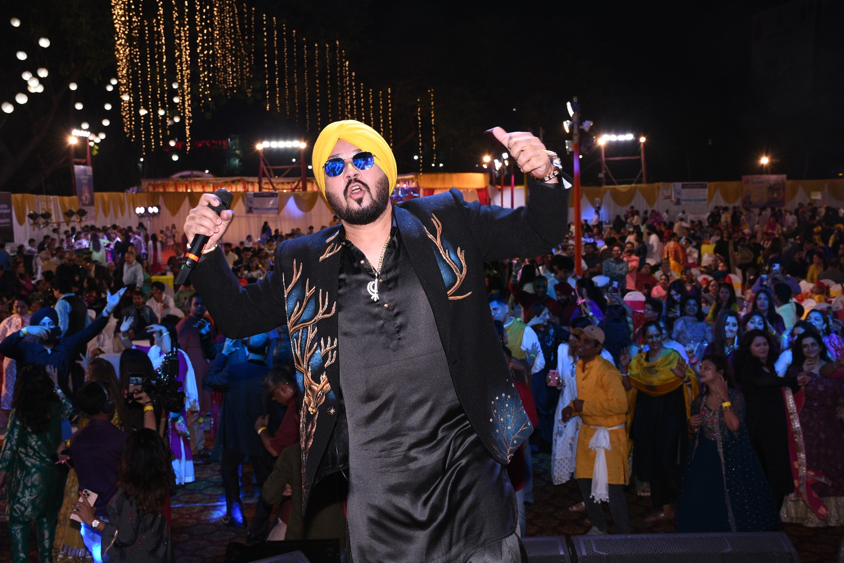 Amazing singer Dilbagh Singh makes Lohri Di Sham an evening to remember