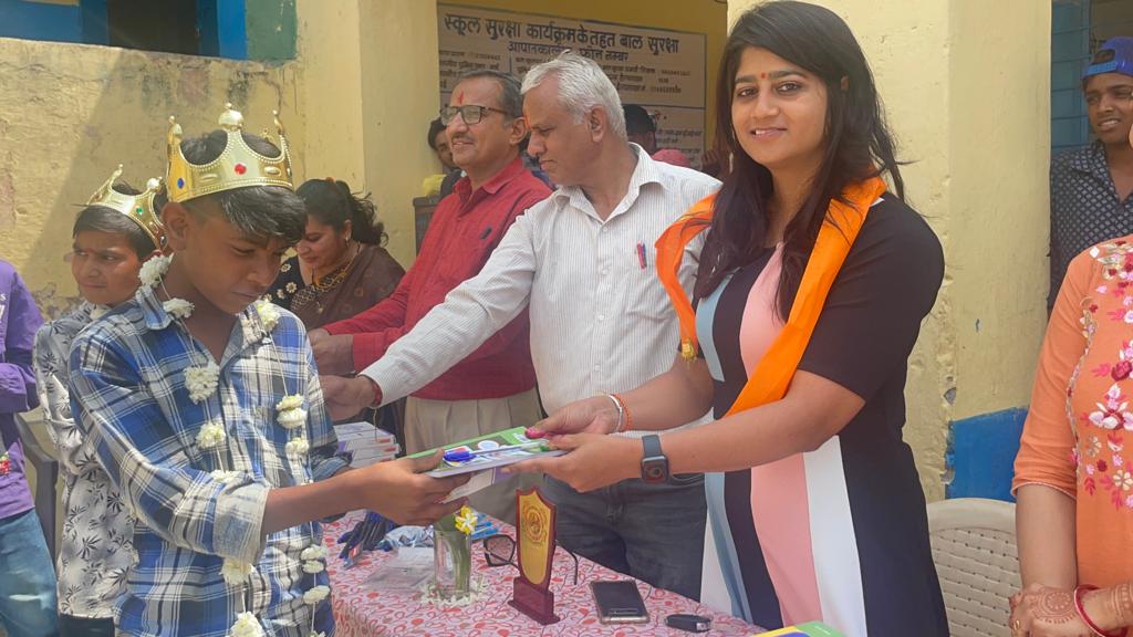 Neem Foundation celebrated the farewell ceremony. 