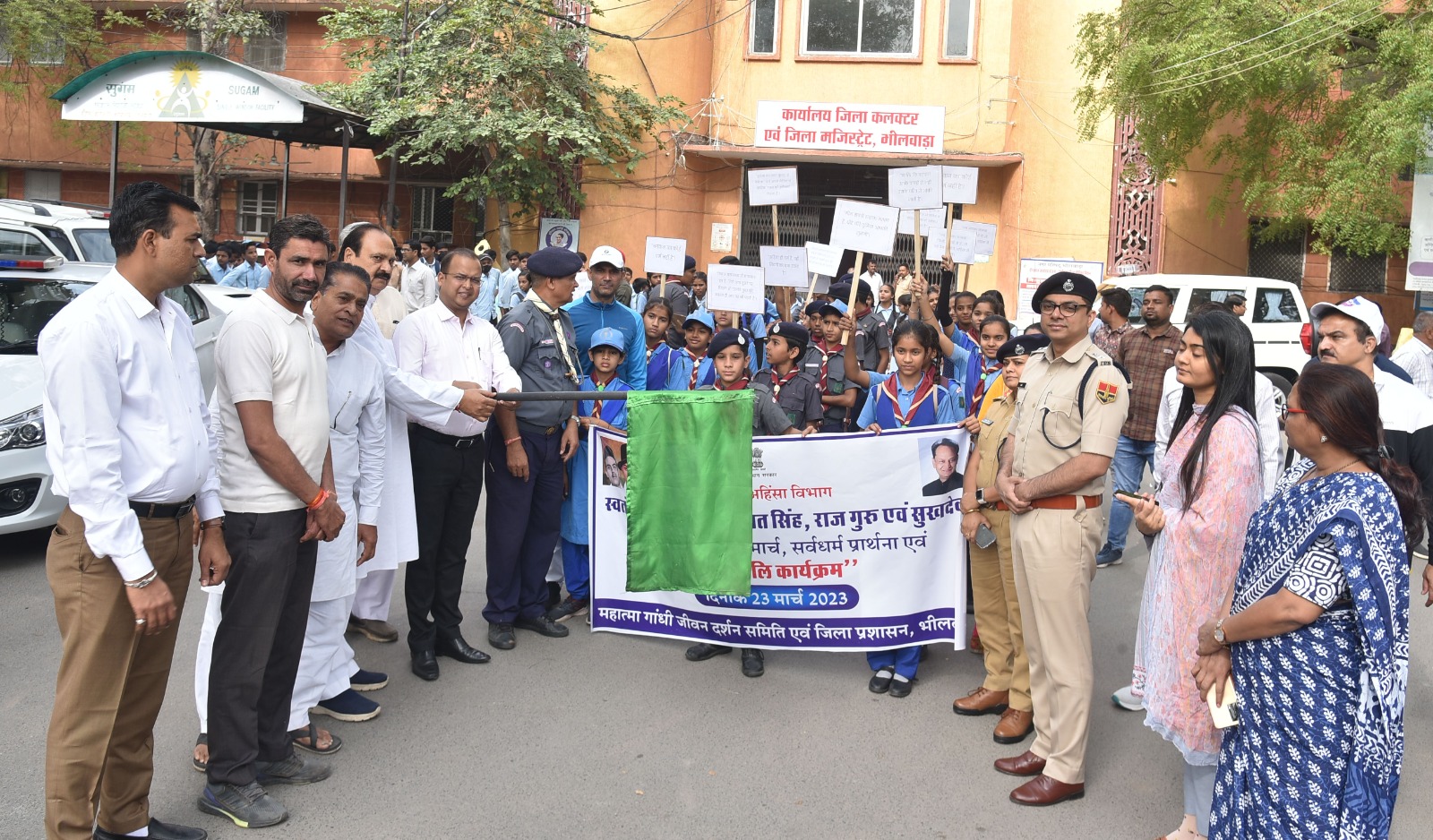 शहीद दिवस पर अहिंसा मार्च का आयोजन, पुष्प अर्पित कर शहीदों को दी श्रृद्धांजलि