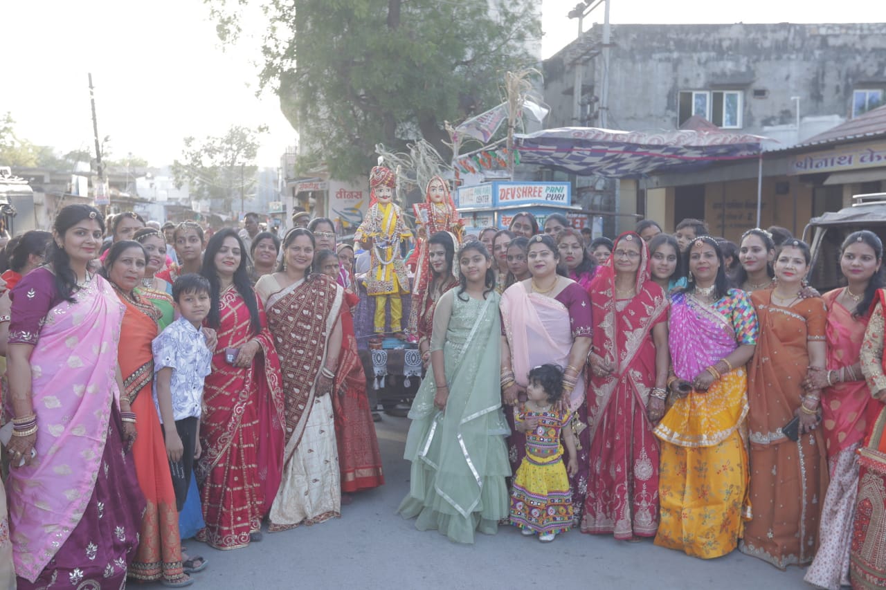 परम्परागत गणगौर की पूजा अर्चना के बाद निकली सवारी, महिलाओं ने किए सांस्कृतिक कार्यक्रम