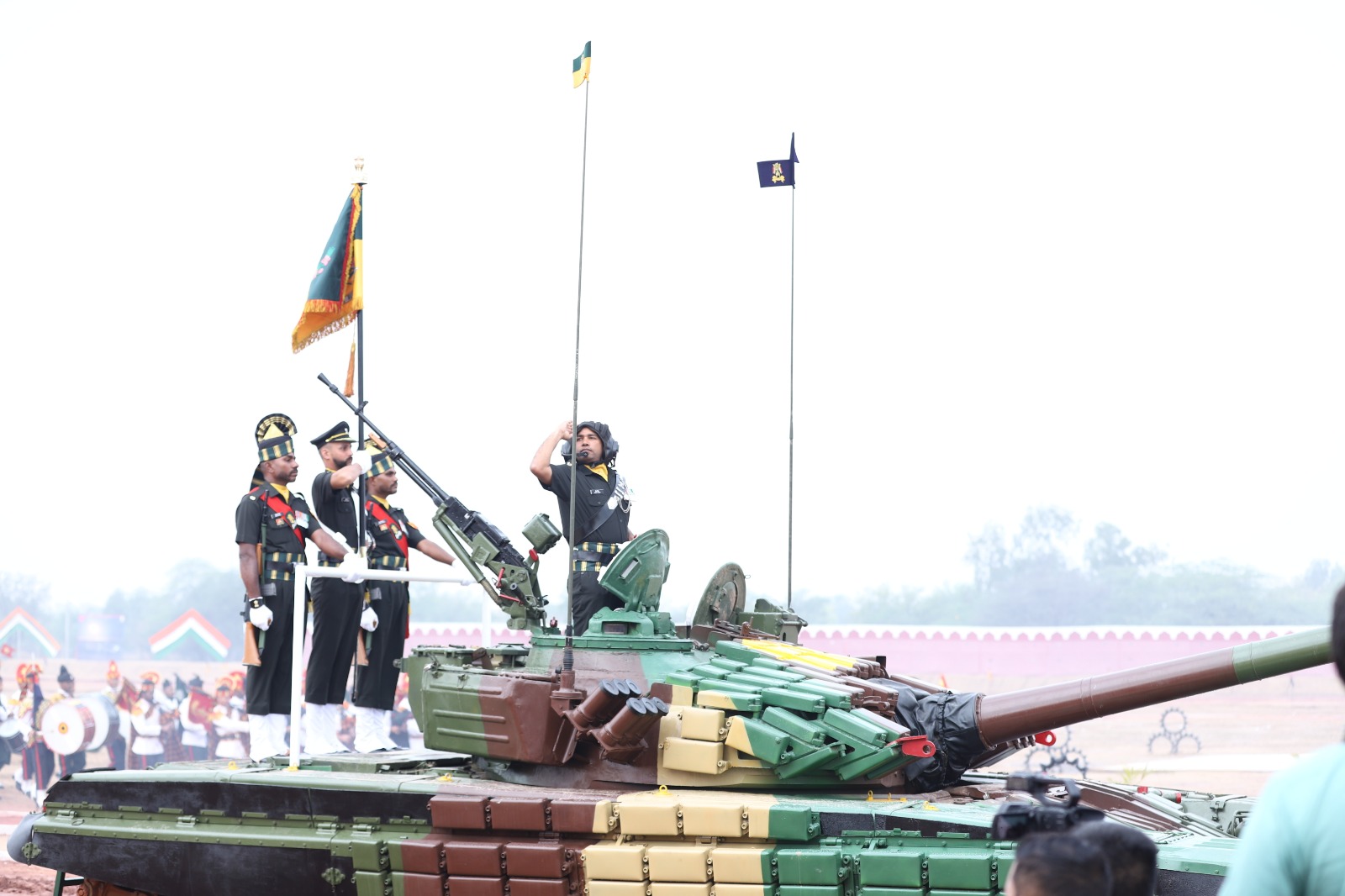 ARMY CHIEF PRESENTS PRESIDENT’S STANDARDS TO 49 ARMOURED REGIMENT