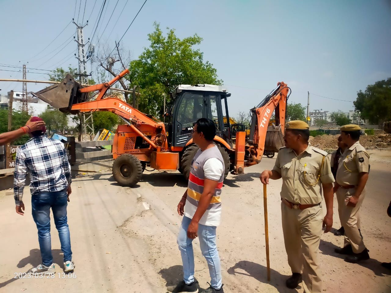 आयुक्त अंबालाल उपायुक्त डागा के निर्देश पर हटाया जा रहा हे अतिक्रमण