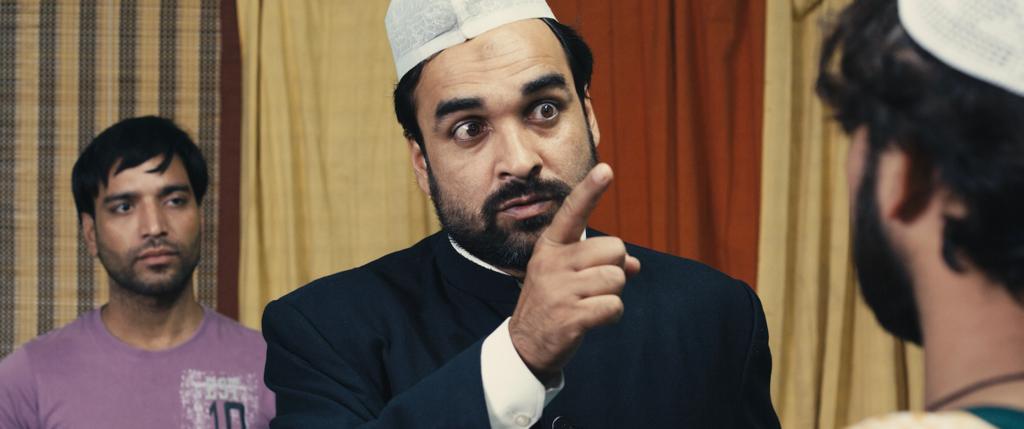 At the end of the 'Azamgarh' controversy, can only very big directors explore the brand value of Pankaj Tripathi?