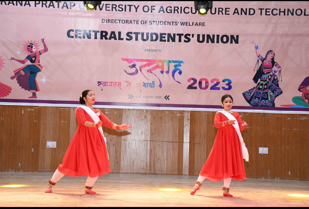 कृषि विद्यार्थियों ने फ्यूजन गीत और नृत्य से समा बांधा 