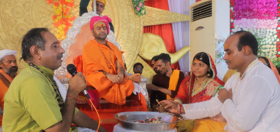 Resounding Chants of 'Jai Jai Gurudev' Reverberate at Uttam Seva Dham