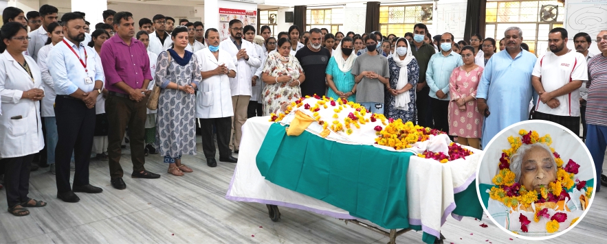 गीतांजली मेडिकल कॉलेज एवं हॉस्पिटल उदयपुर में 75 वर्षीय वृद्ध महिला की देहदान अंतिम इच्छा को पुत्र ने किया पूरा