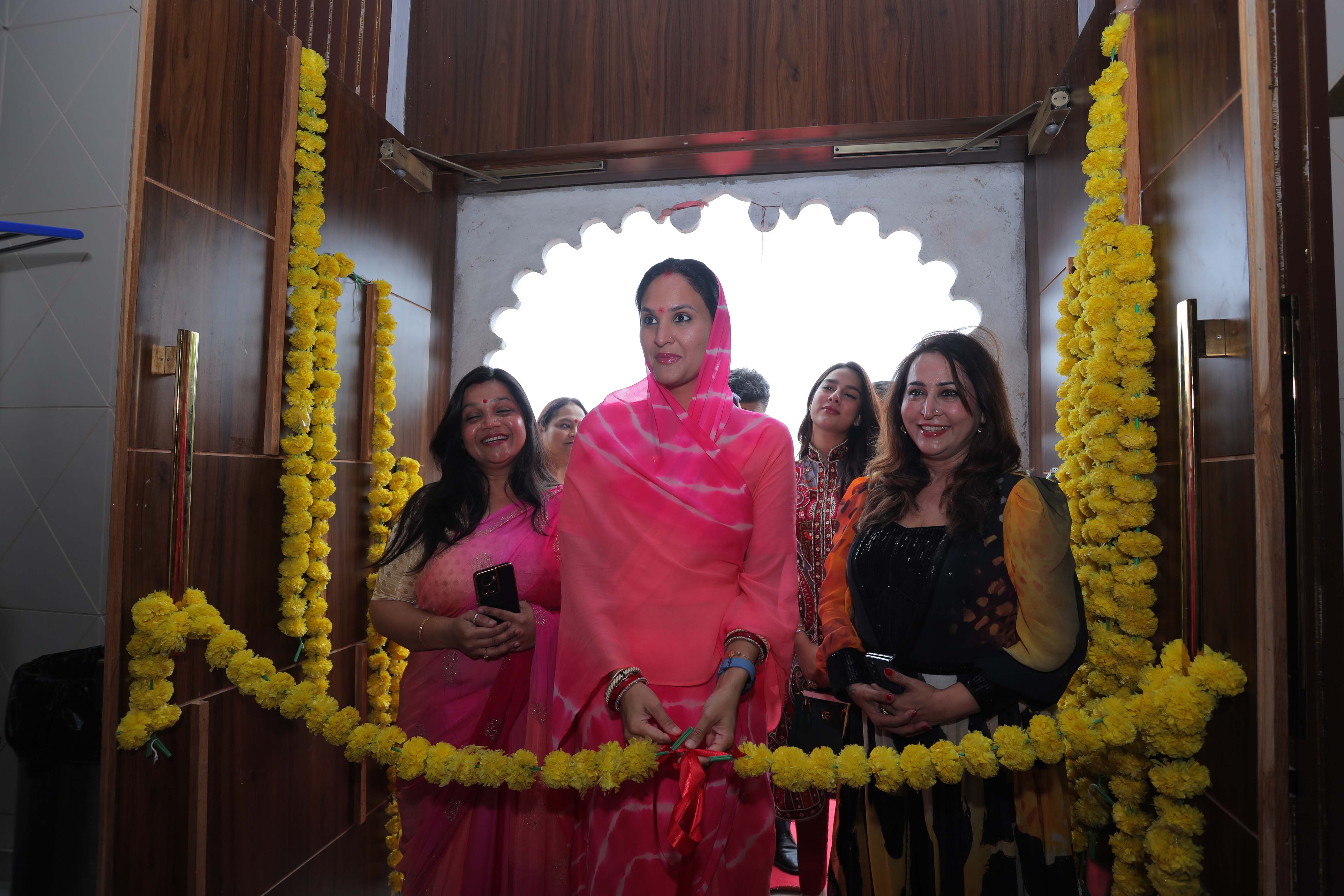 तीन दिवसीय पैराहन एग्जीबिशन का शुभारंभ