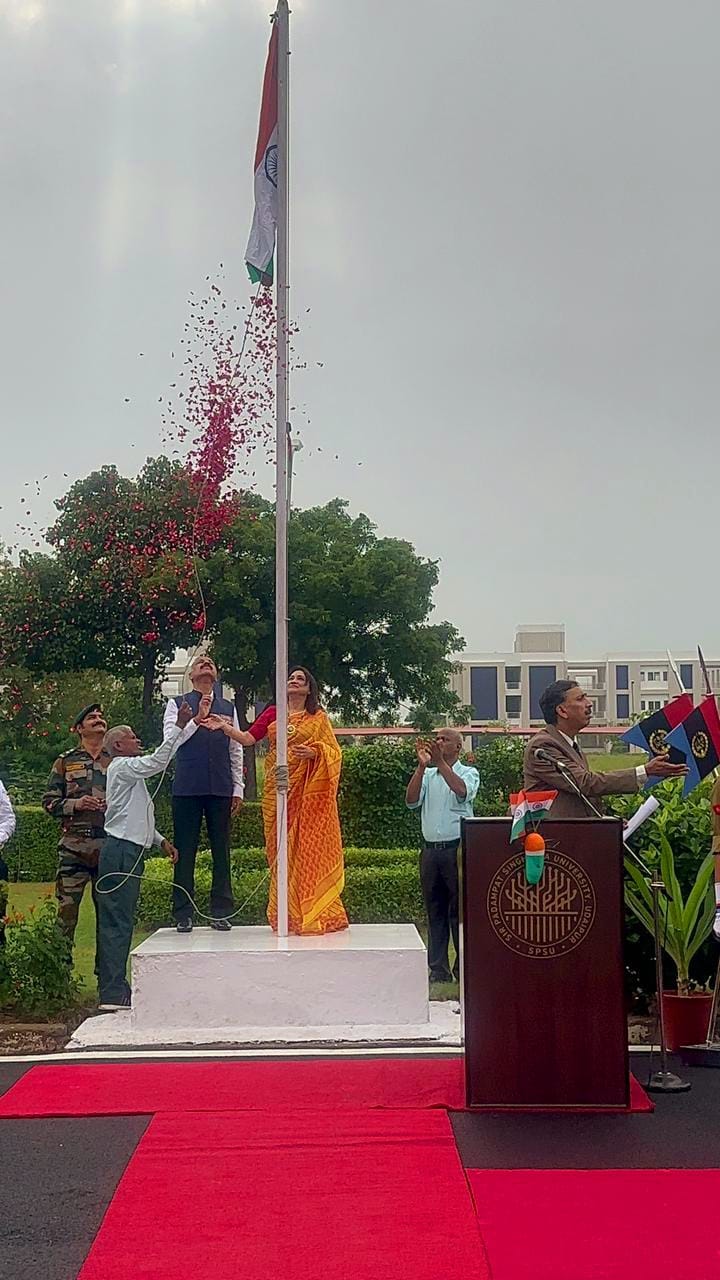 SPSU reverberates with Patriotic Fervour on the 77th I day  Celebration