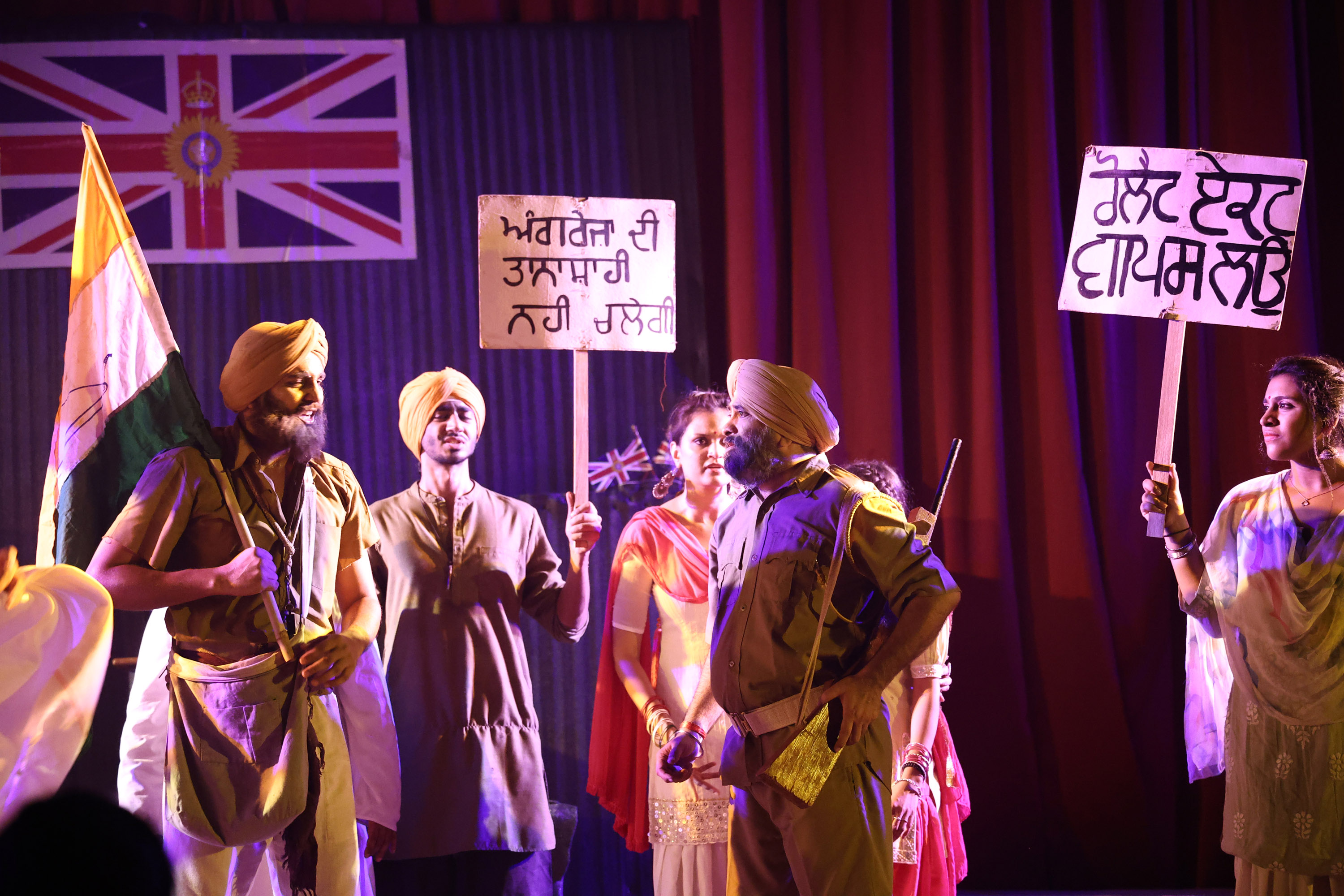 Grand Staging of "Jallianwala Bagh" Play Showcases Powerful Acting by Artists