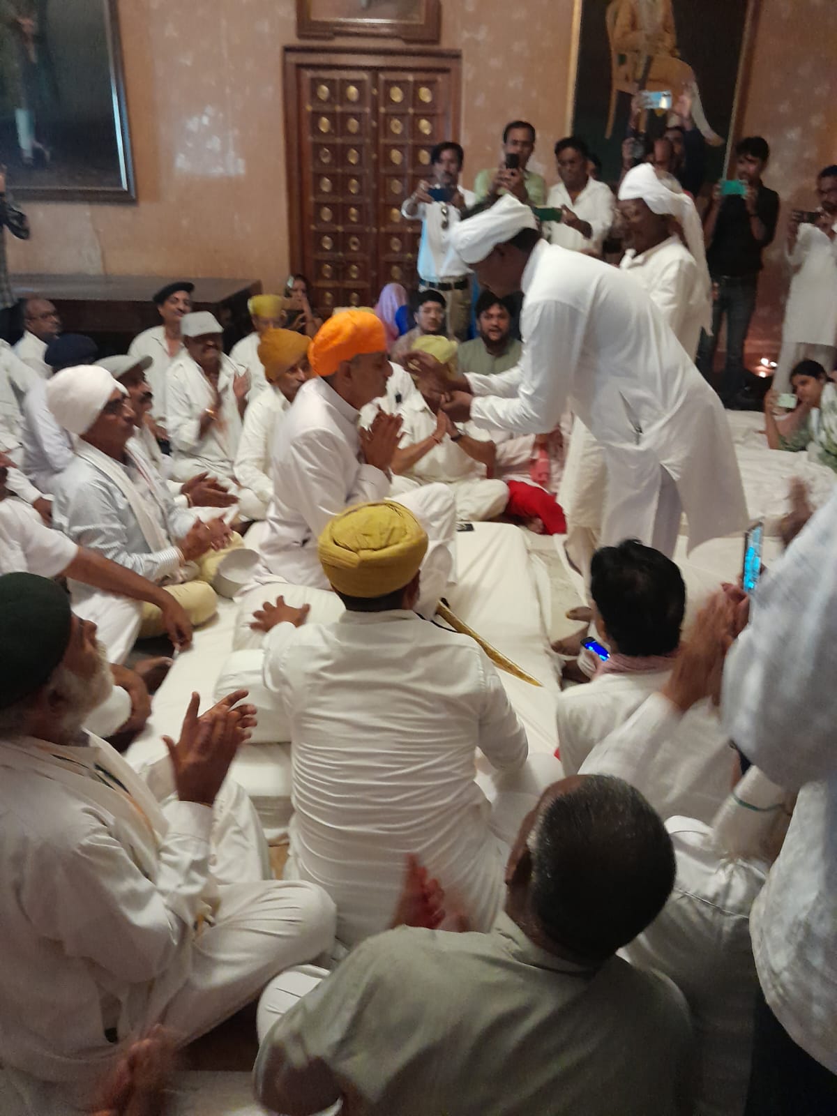 पूर्व राज्य सभा सांसद हर्षवर्धन सिंह कैसे बने डूंगरपुर के नए महारावल