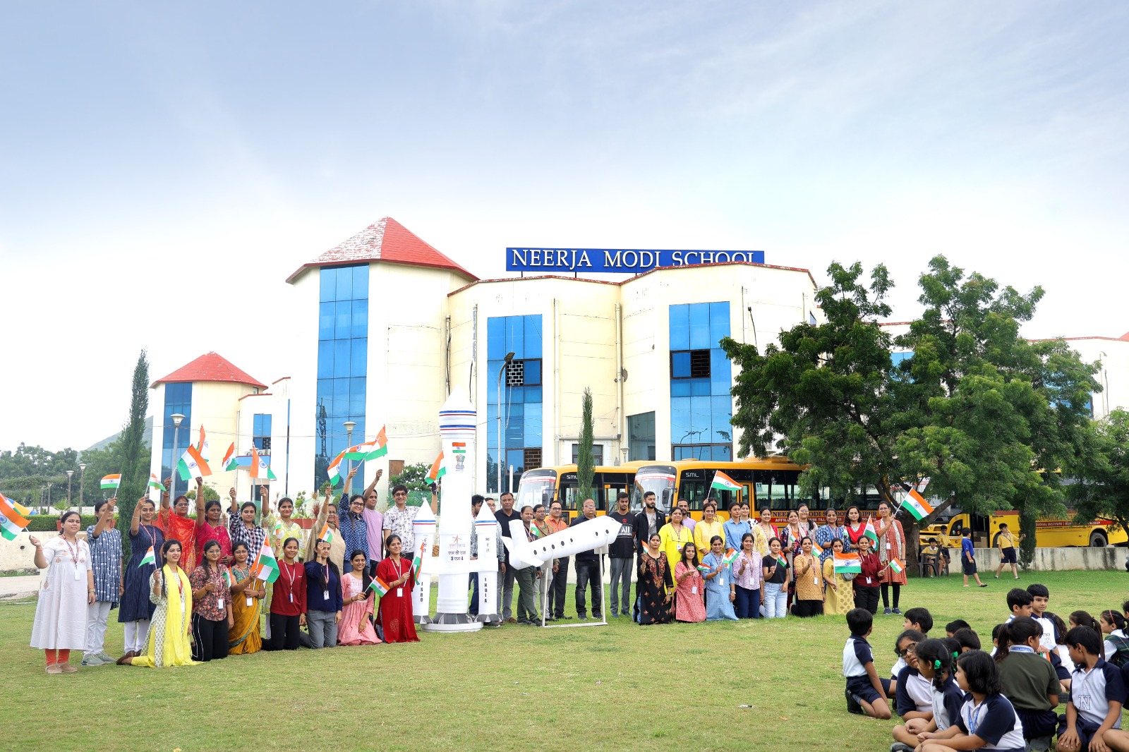 नीरजा मोदी स्कूल ने मनाया चद्रं विजय उत्सव  