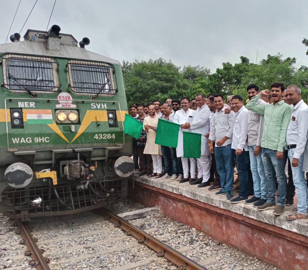 जोधपुर इंदौर ट्रेन का शंभुपुरा में ठहराव शुरू