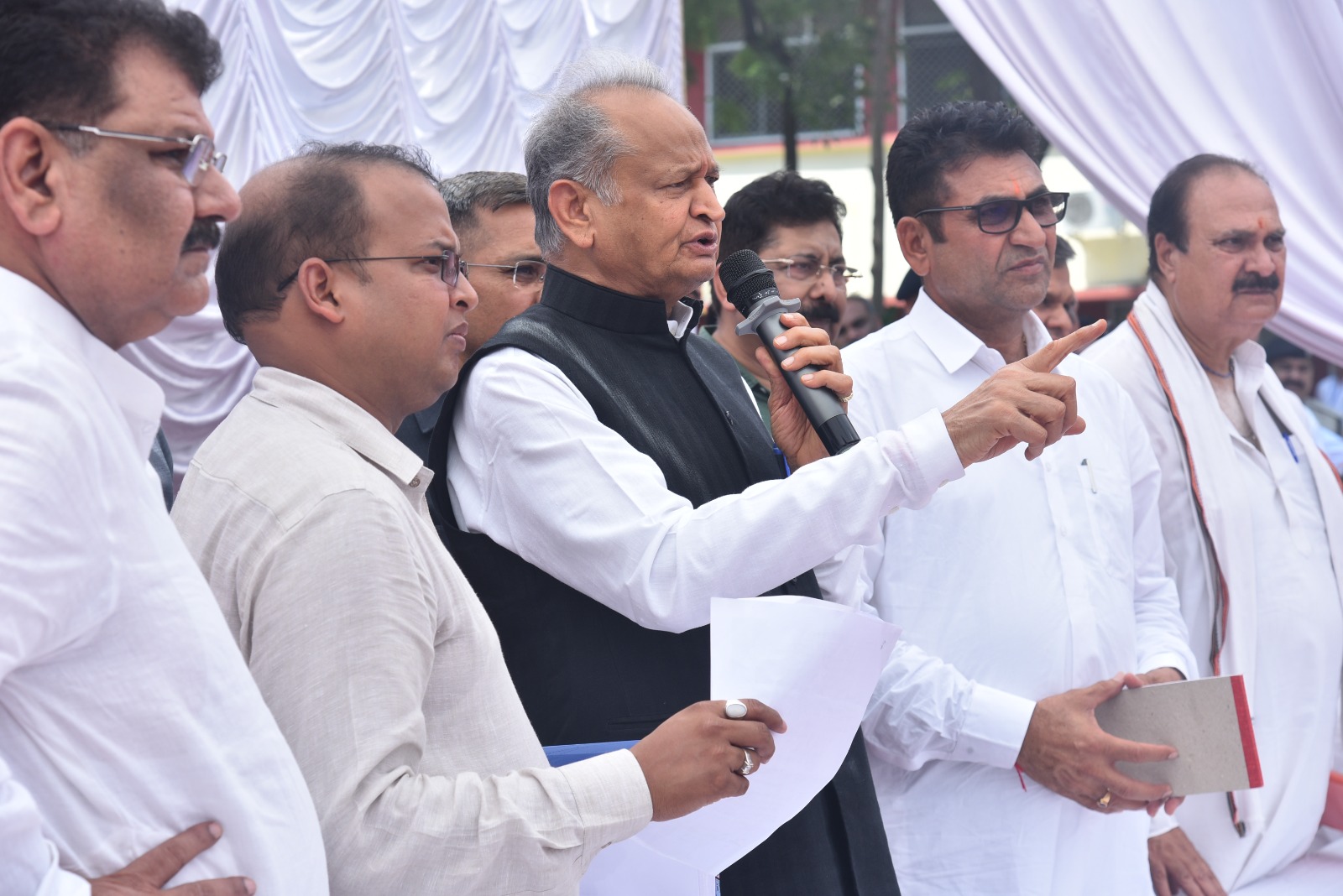 मुख्यमंत्री ने की जनसुनवाई, सुने आमजन के अभाव अभियोग