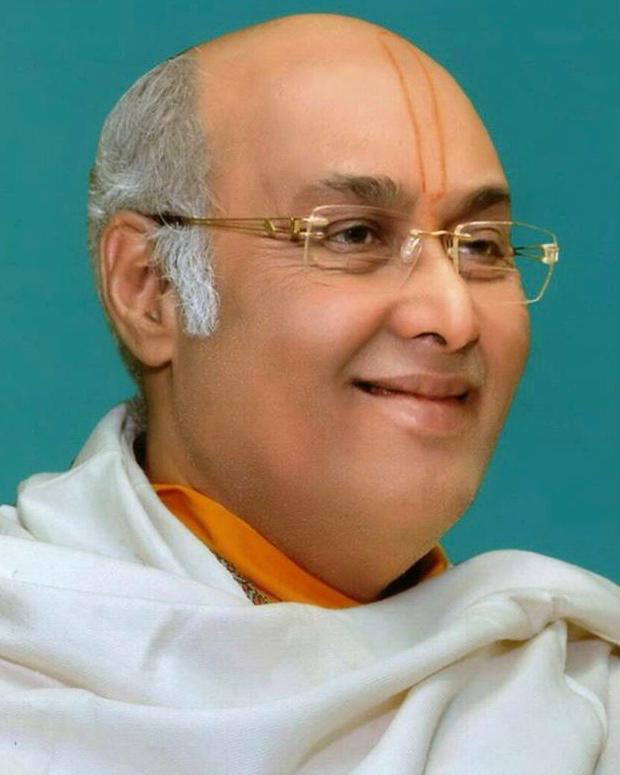 Shri Rakesh Maharaj Honored with "Vidya Vibhushan Alankaran" 