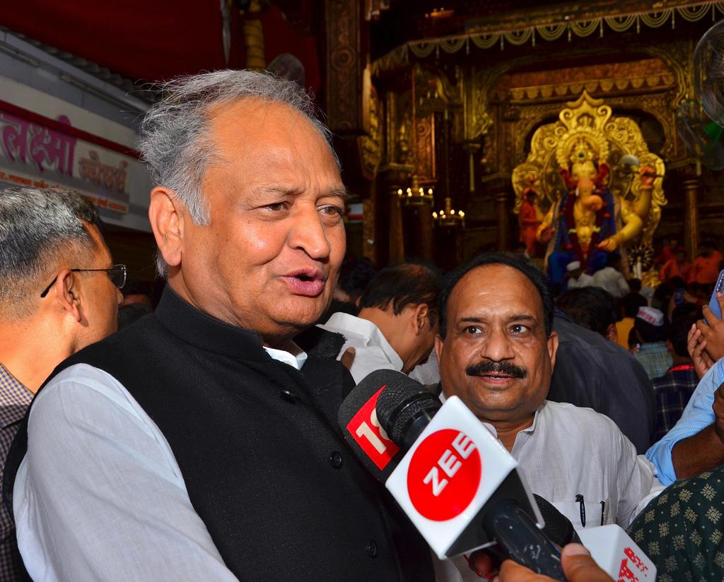 Gehlot and Khodania Visit the Court of the King of Lalbagh