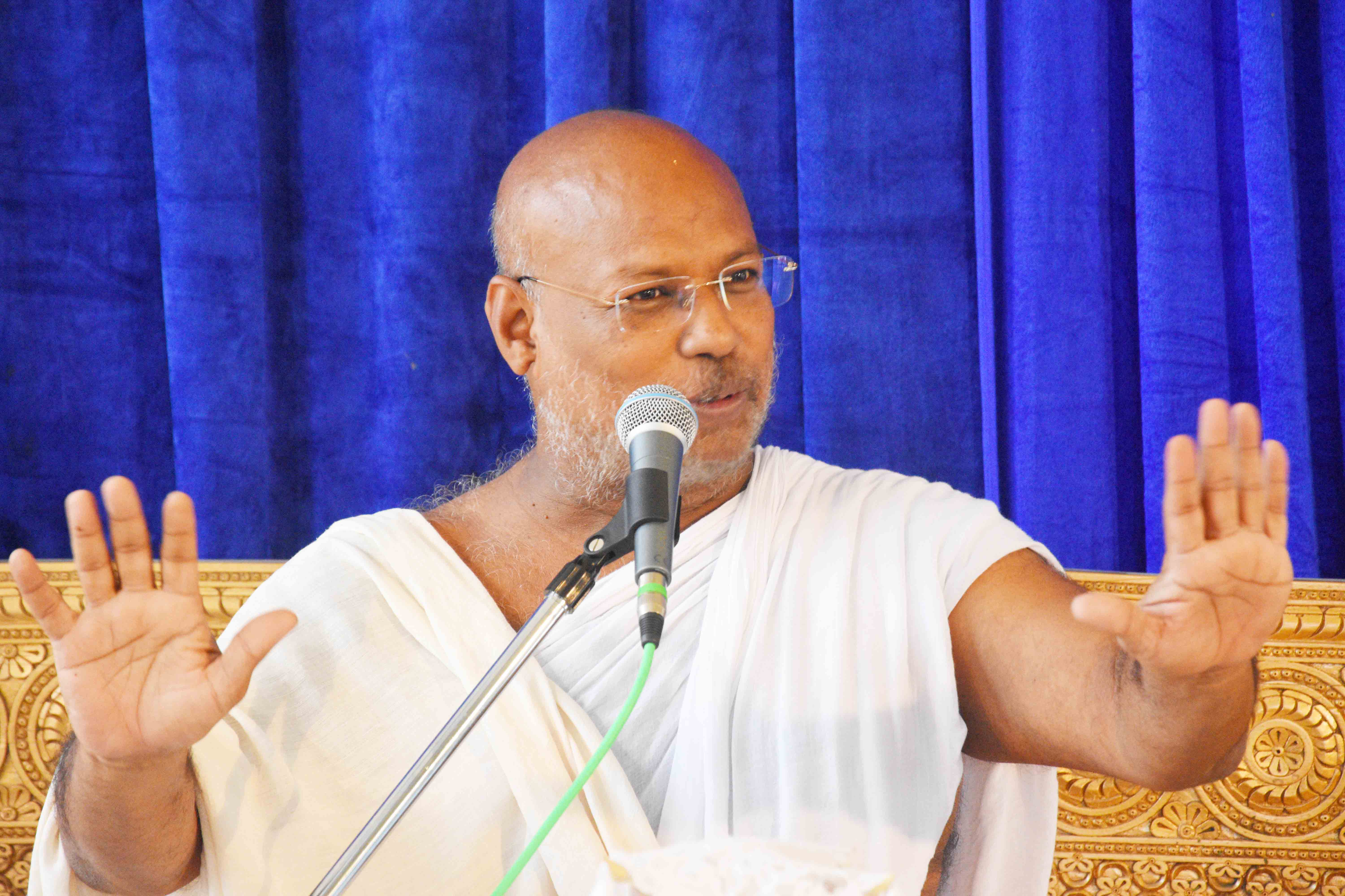 "To Enter Others' Hearts, Remove Arrogance and Embrace Humility" - Saint Shri Lalitprabh Ji
