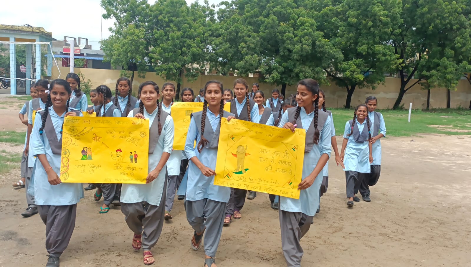 रैली निकाली, पोस्टर प्रतियोगिता
