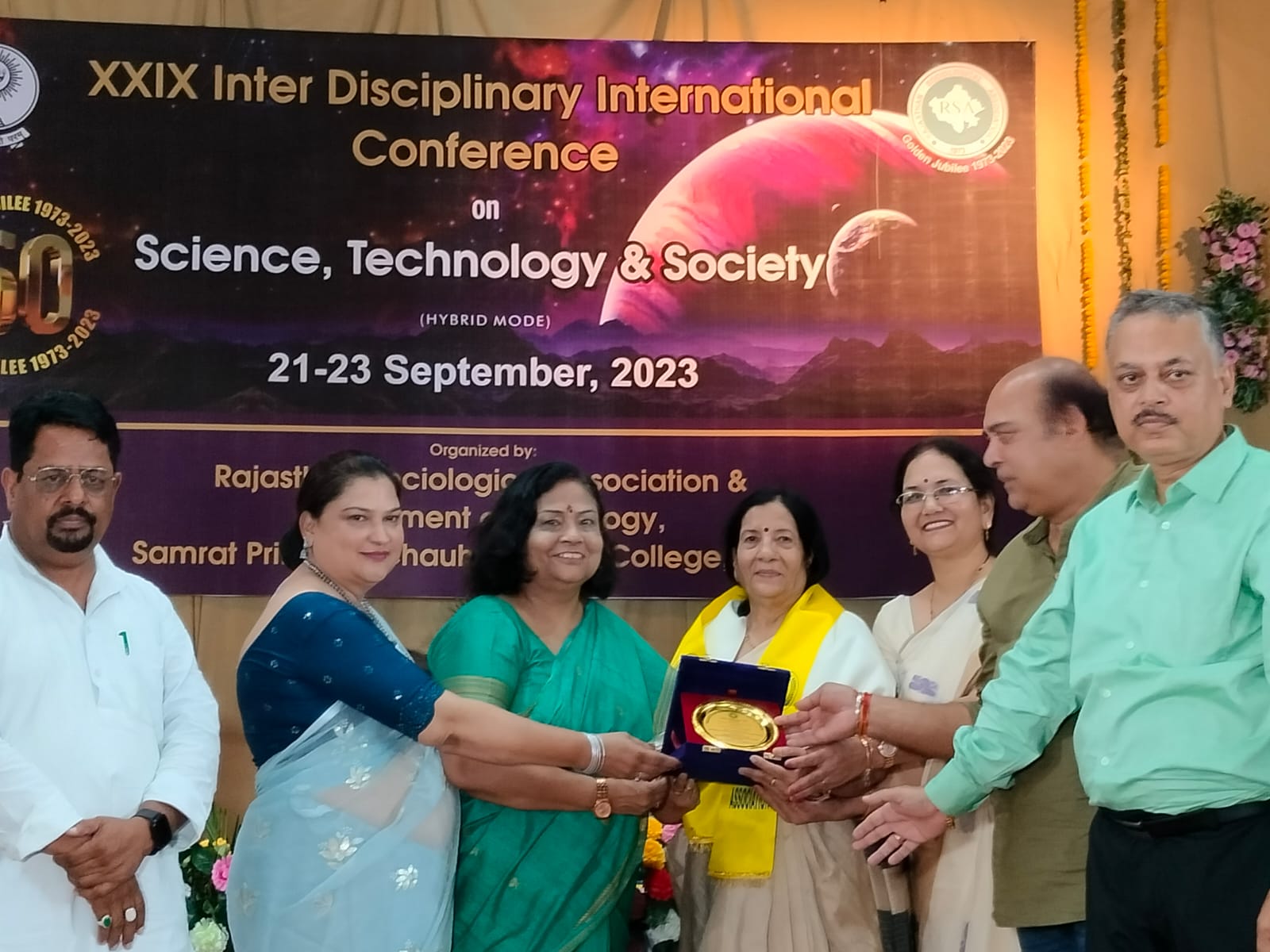 प्रो.मोनिका नागौरी को 2023 के लाइट टाइम अचिवमेंट अवार्ड से सम्मानित