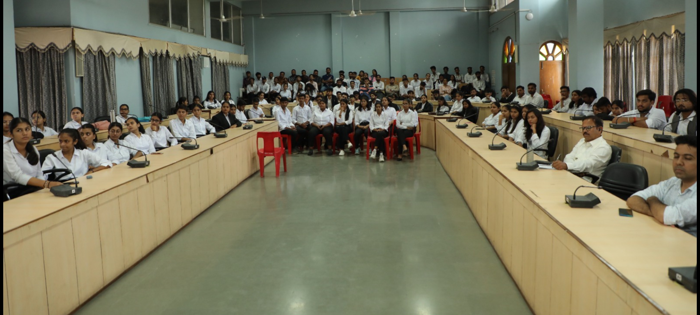 भूपाल नोबल्स विश्वविद्यालय के विधि संकाय में एक दिवसीय प्रसार व्याख्यान का आयोजन