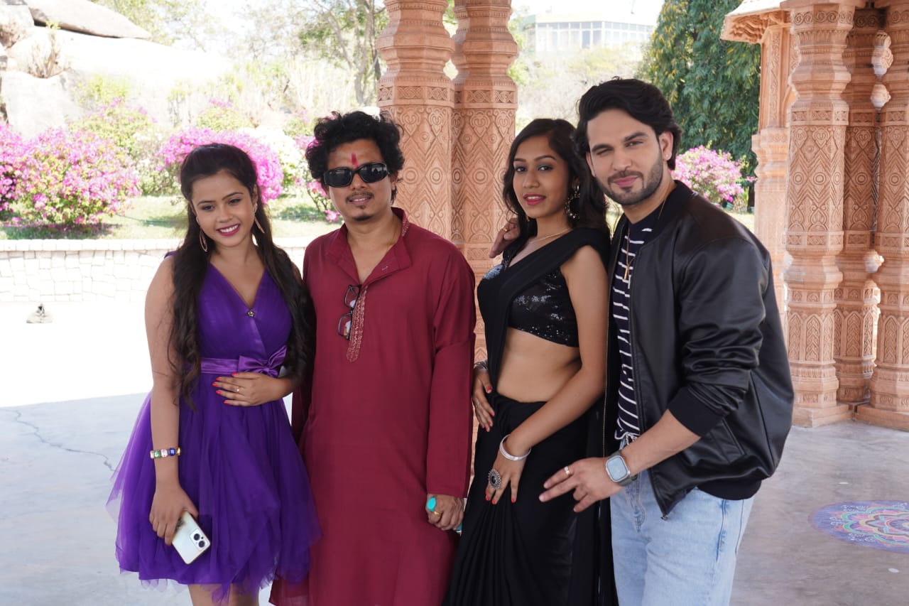 Kajal Naskar Makes Strides in Blending Indian Pop Culture with Western Elements!