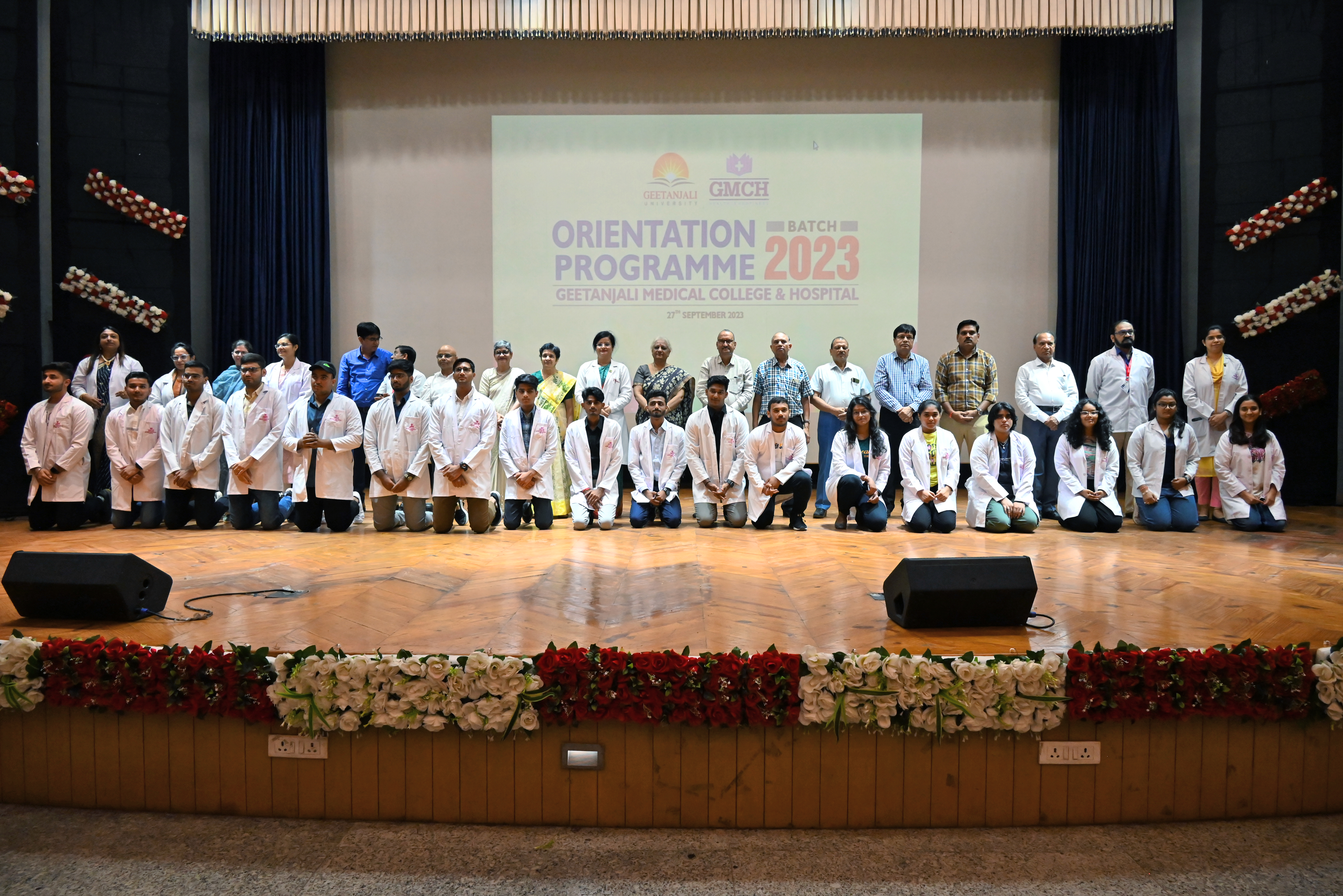 एमबीबीएस छात्र बैच 2023-24 के लिए ओरिएंटेशन प्रोग्राम और व्हाइट कोट समारोह का हुआ आयोजन