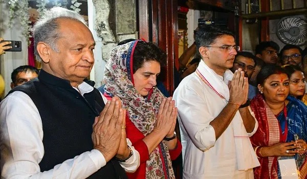 Priyanka Gandhi's Yellow Turban Wins Everyone's Hearts