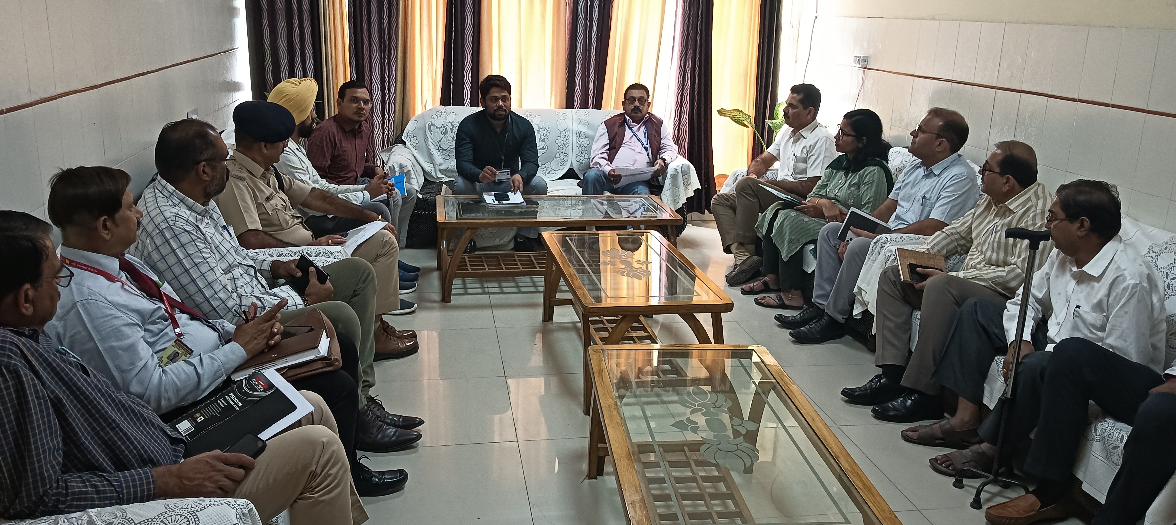 Election Observers Convene Meetings in Various Departments