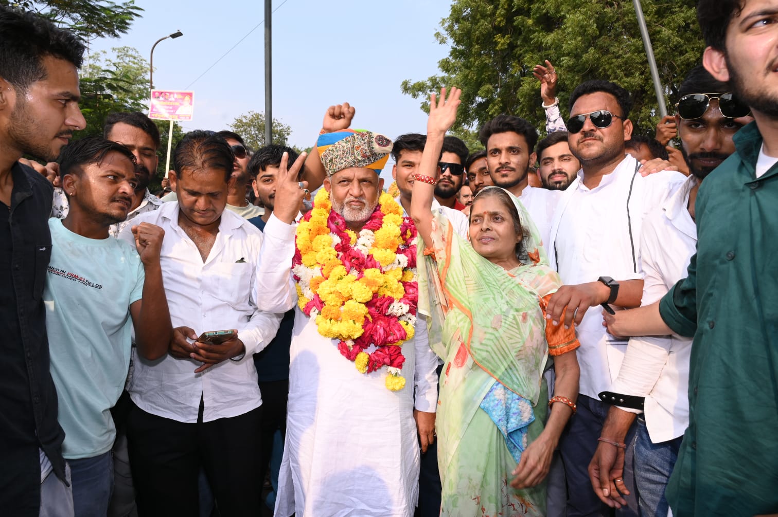 Nayeemuddin Guddu,officially filed his nomination with the Congress