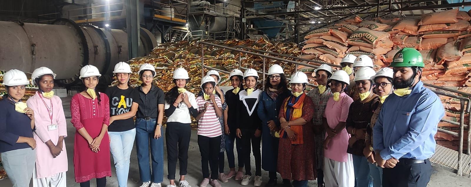 Students Embark on Educational Excursion with Photos Attached