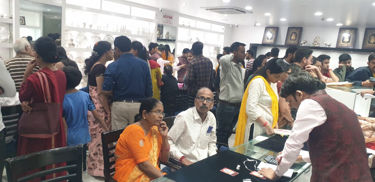 Surge of Crowds at Sojatia on Dhanteras*