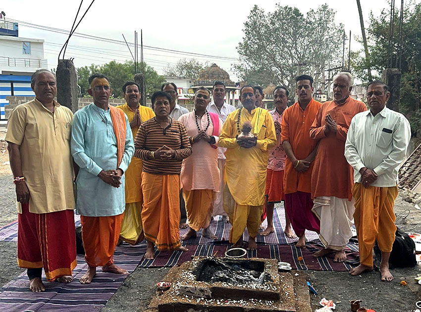 पीताम्बरा आश्रम में सोमवती अमावास्या पर हुए कई अनुष्ठान