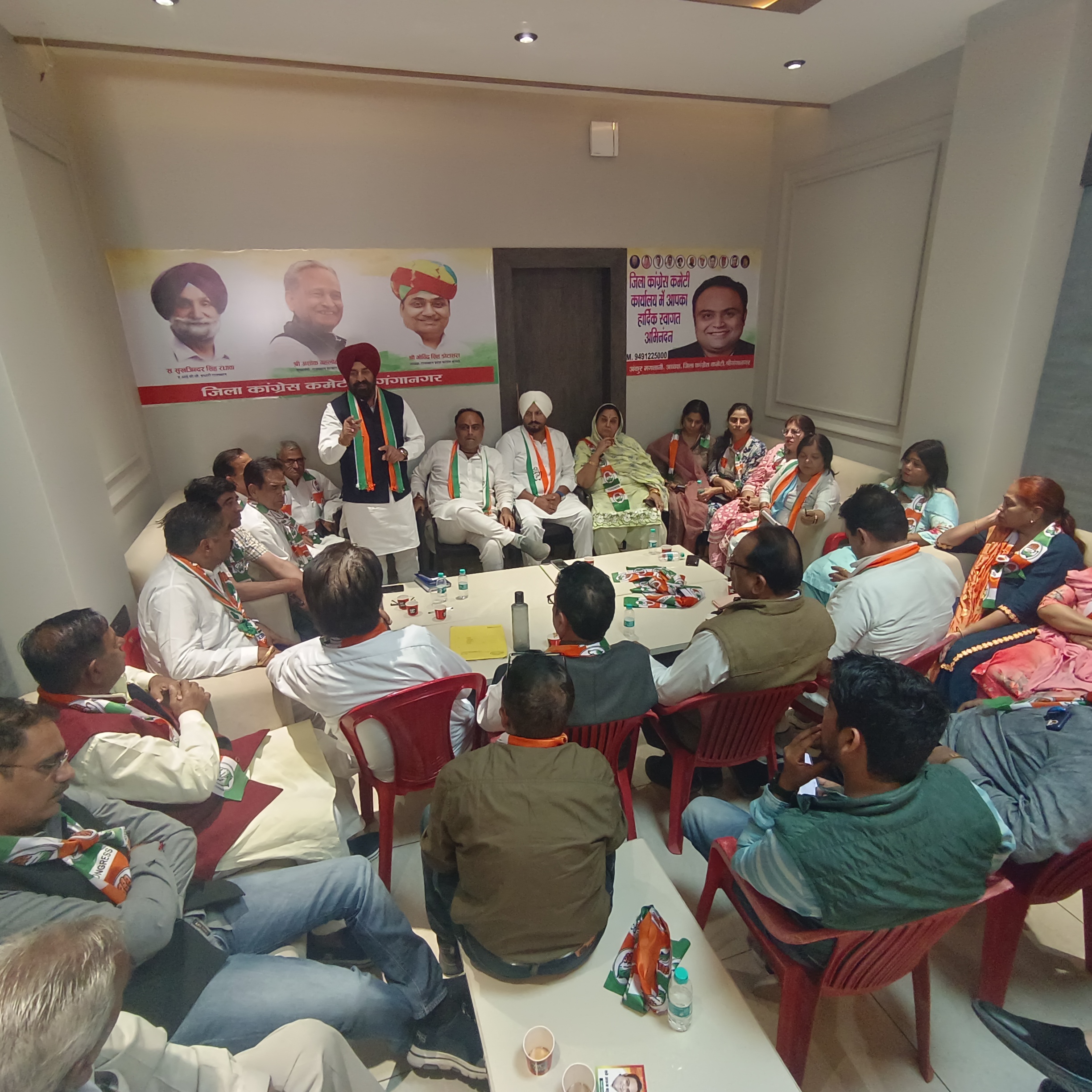 AICC Observer and Farmer Congress Coordinator Provide Feedback in Congress Meeting, Boosting Workers' Morale