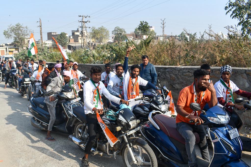 Dr. Vivek Kataria Empowers His Campaign in Udaipur with a Grand Roadshow