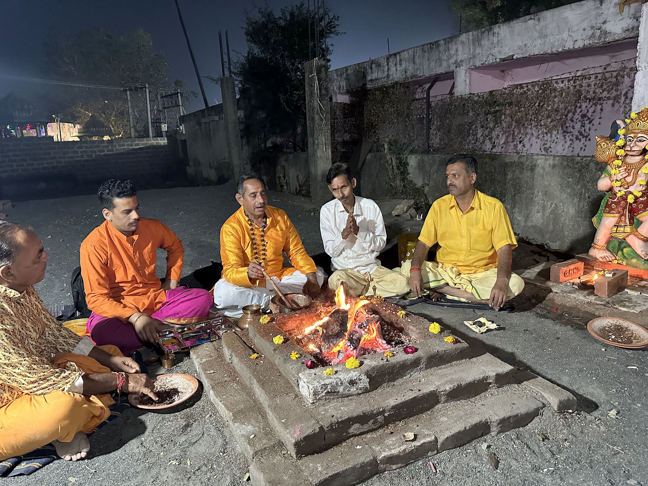 देवप्रबोधिनी एकादशी पर पीताम्बरा आश्रम में श्रीलक्ष्मीनारायण पूजा उत्सव