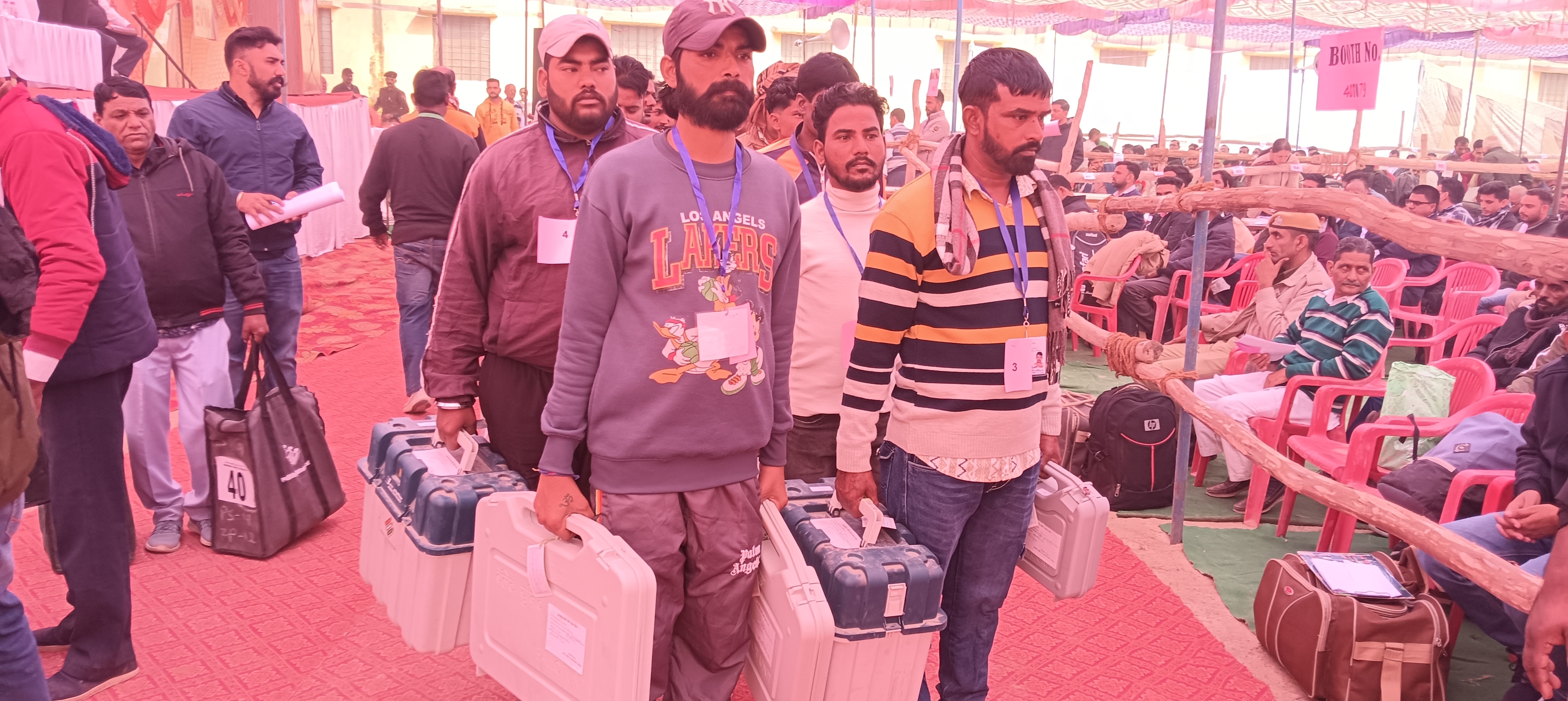 गंगानगर व अनूपगढ़ जिले की पांच विधानसभाओं के लिये मतदान दल रवाना