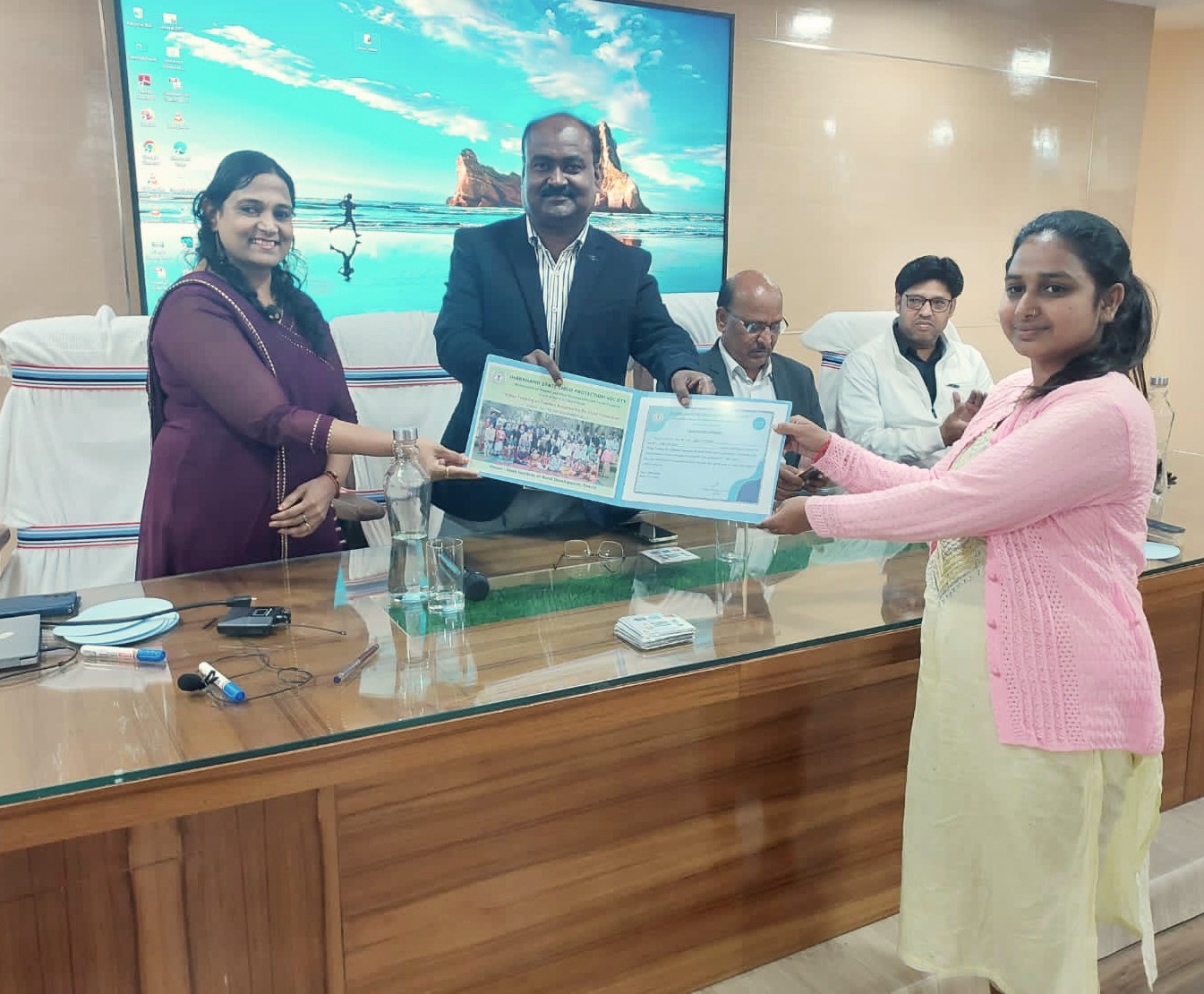 Dr. Kriti gave training to Jharkhand officials on eradication of child marriages and rehabilitation of victims.