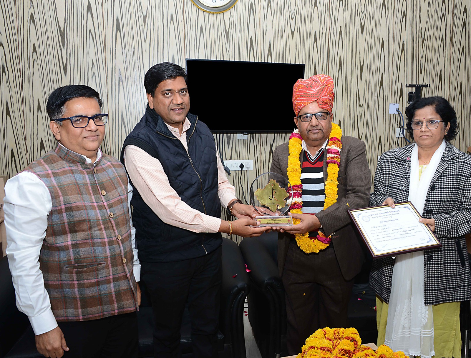  संयुक्त निदेशक श्री महेशचन्द्र शर्मा को सेवानिवृत्ति 
