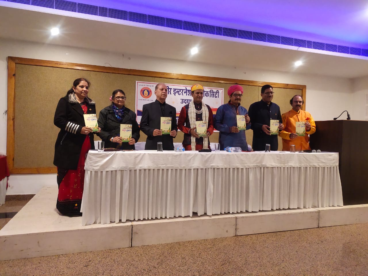महावीर इंटरनेशनल लेकसिटी उदयपुर ने मनाया दीपावली मिलन समारोह