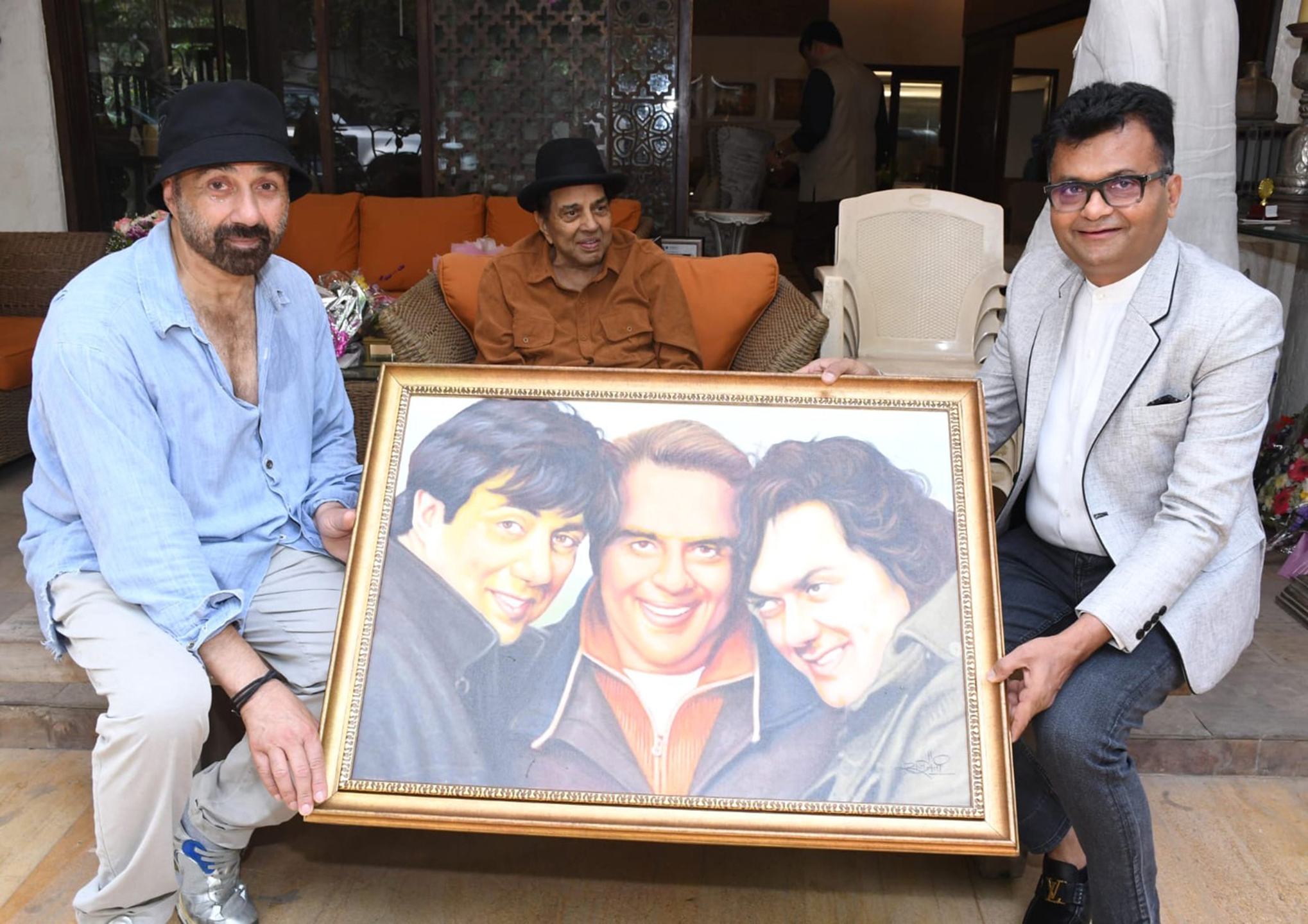 Dharmendra moved by Dr. Aneel Kashi Murarka's thoughtful gesture 