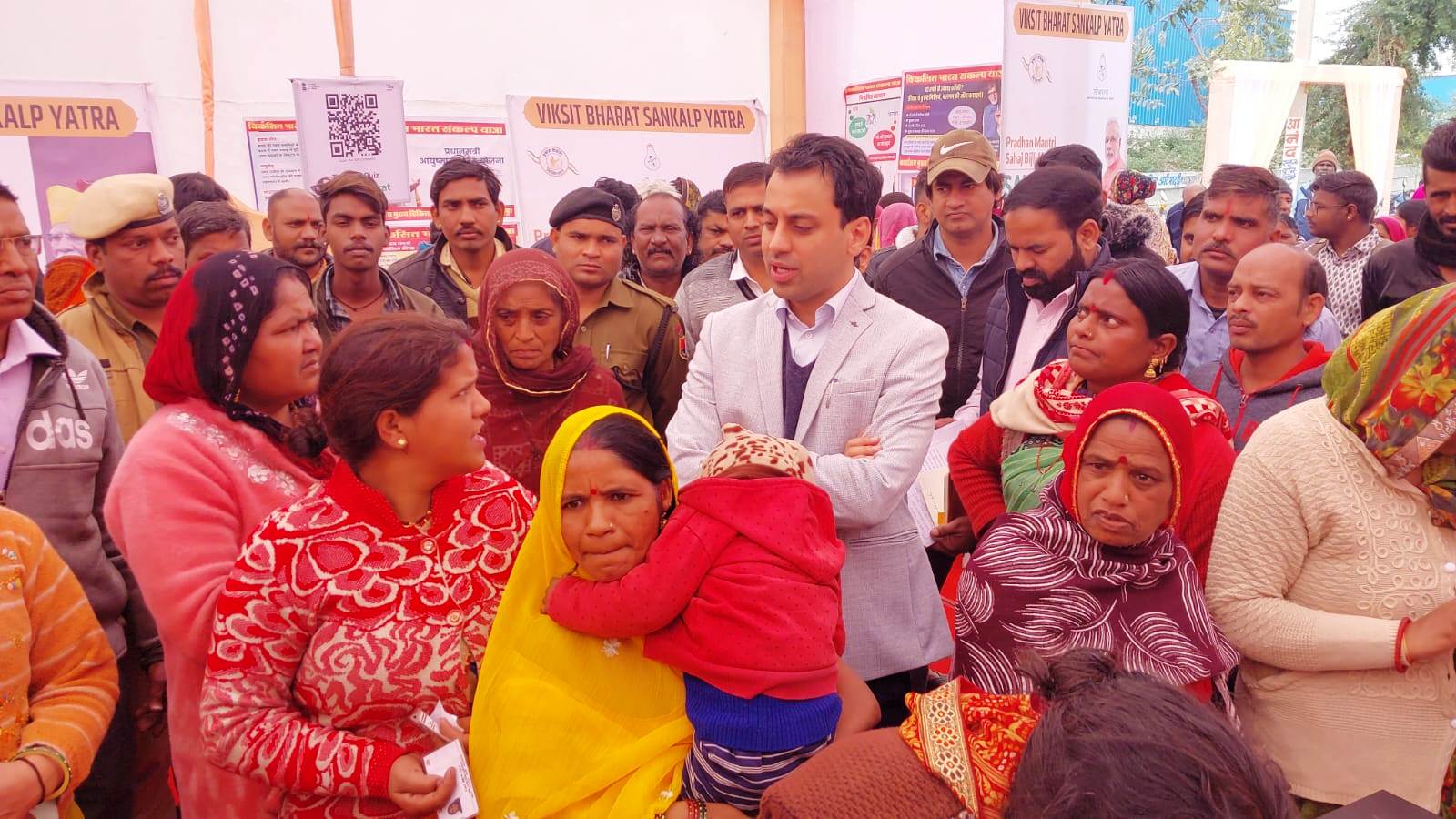 District Collector Inspects Development Initiatives and Informs Eligible Individuals during 'Developed India Resolve' Camps