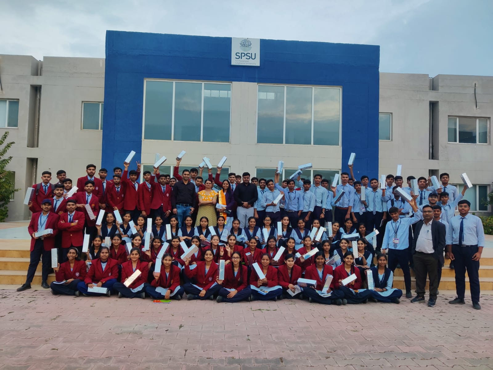 PM Shri School, Jawahar Navodaya Vidyalaya, Dungarpur visited Sir Padampat Singhania University