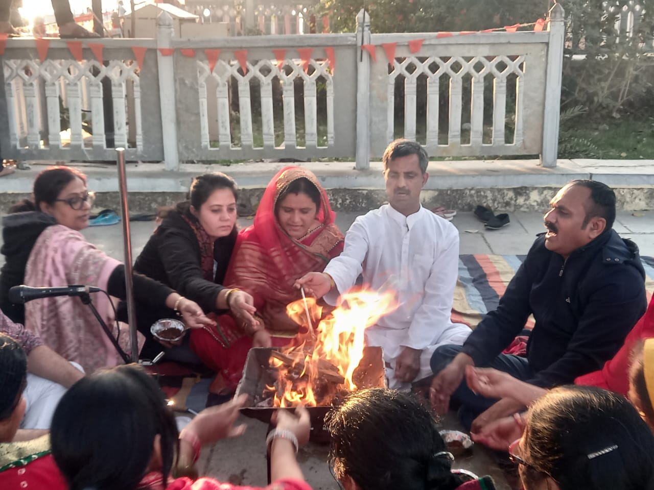 माँझी मंदिर पर  प्री-वेडिंग व प्रवेश शुल्क का विरोध तेज